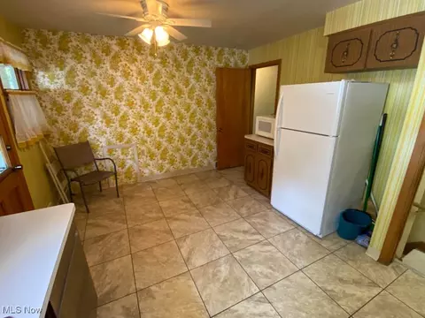 Kitchen - 287 E 257th St, Euclid, OH 44132 photo 1 of 2