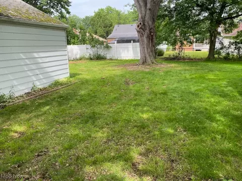 Exterior - 287 E 257th St, Euclid, OH 44132 photo 3 of 3