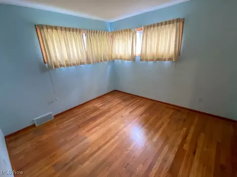 Bedroom - 287 E 257th St, Euclid, OH 44132 photo 4 of 4