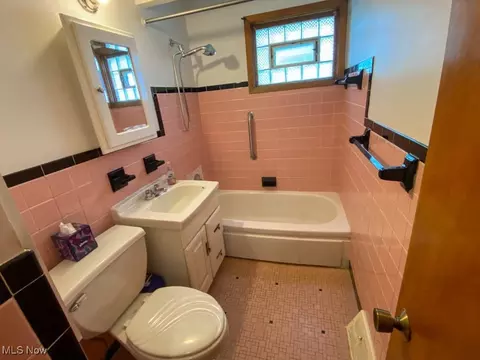 Bath - 287 E 257th St, Euclid, OH 44132 photo 1 of 2