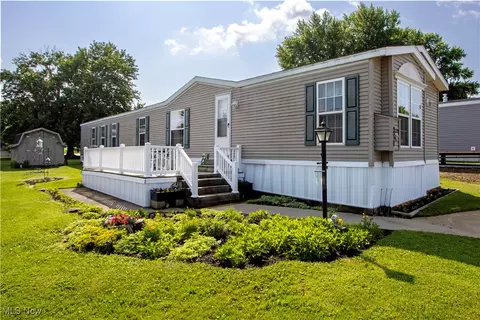 4400 Melrose Dr #210, Wooster, OH 44691