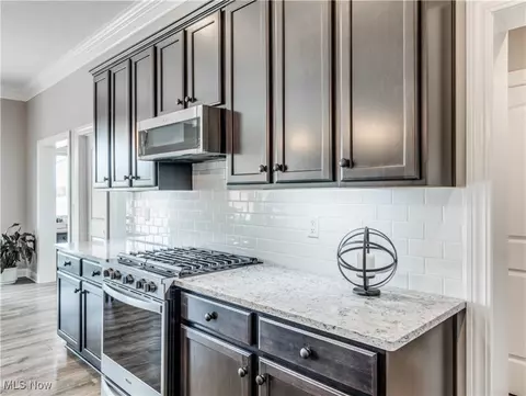 Kitchen - 9147 Oberlin Rd, Elyria, OH 44035 photo 5 of 7