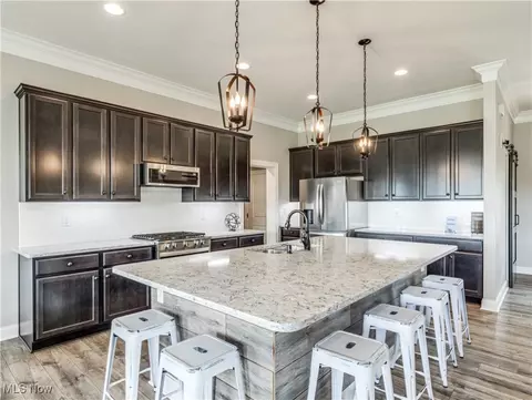 Kitchen - 9147 Oberlin Rd, Elyria, OH 44035 photo 4 of 7