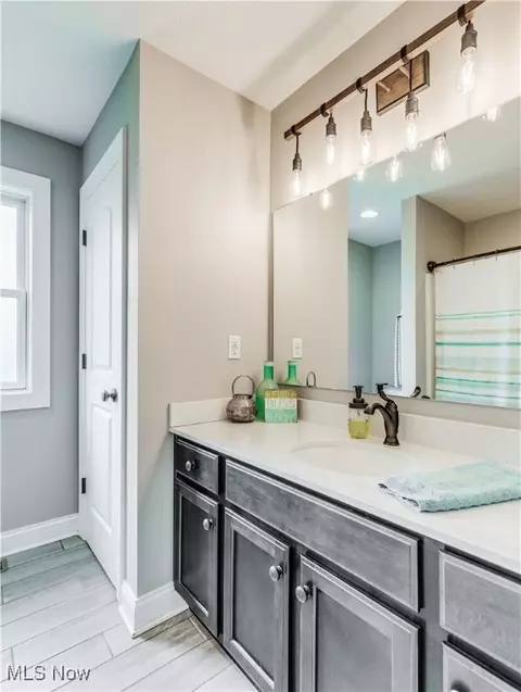 Bath - 9147 Oberlin Rd, Elyria, OH 44035 photo 2 of 3
