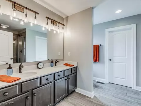 Bath - 9147 Oberlin Rd, Elyria, OH 44035 photo 1 of 3