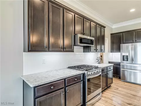 Kitchen - 9147 Oberlin Rd, Elyria, OH 44035 photo 6 of 7