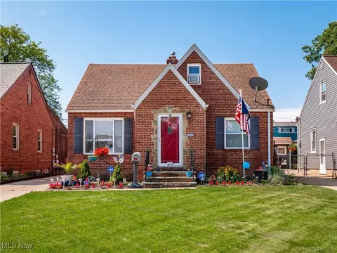 4707 Grantwood Dr, Parma, OH 44134