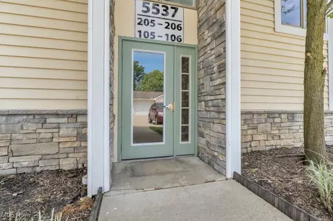 5537 Beavercrest Dr #106, Lorain, OH 44053