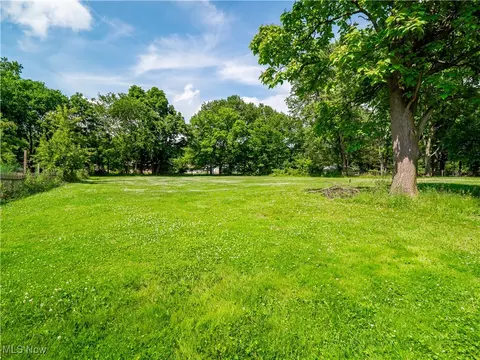 116 Sprague Rd, Berea, OH 44017 photo 2