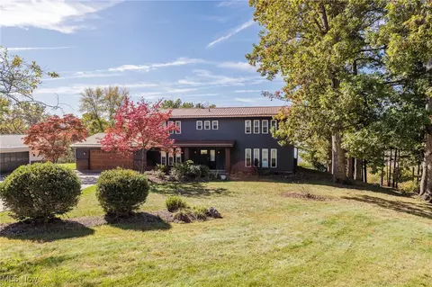 5605 Pleasant View Dr, Nashport, OH 43830