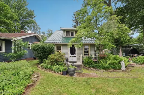 6195 Selkirk Dr, Madison, OH 44057