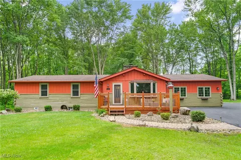 2762 Selkirk Bush Rd SW, Warren, OH 44481