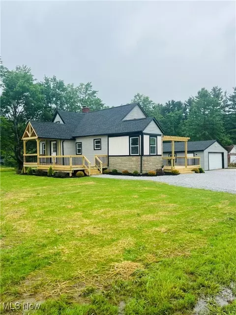 6201 Peck Rd, Ravenna, OH 44266
