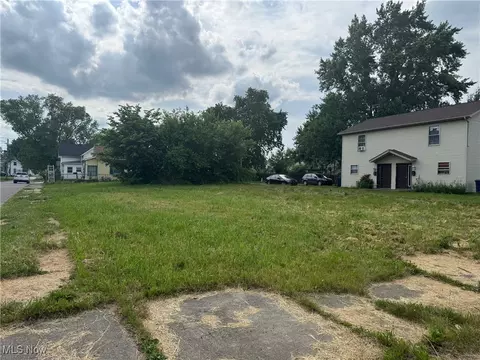 165 S 3rd St, Newark, OH 43055