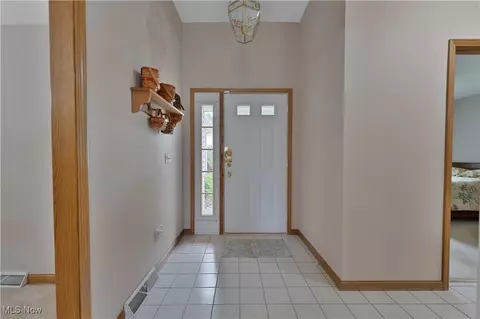 Entry Way - 7876 Walnut St #B, Boardman, OH 44512 photo 5 of 5