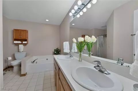 Bath - 7876 Walnut St #B, Boardman, OH 44512 photo 1 of 7