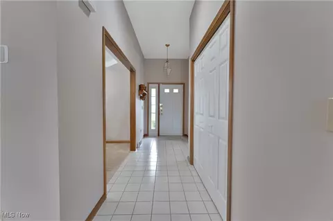 Entry Way - 7876 Walnut St #B, Boardman, OH 44512 photo 2 of 5