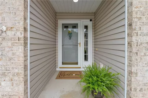 Entry Way - 7876 Walnut St #B, Boardman, OH 44512 photo 1 of 5