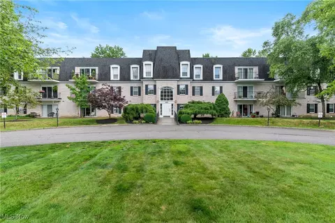 2021 King James Pkwy #312B, Westlake, OH 44145