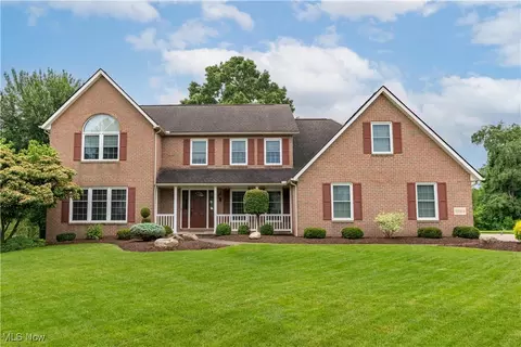 6884 Mapleridge Cir NW, Canton, OH 44718