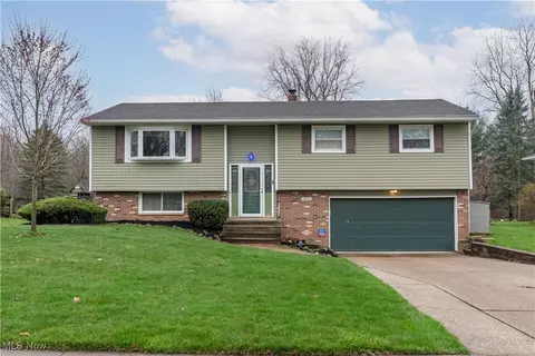 3232 Valley Forge Dr, Brunswick, OH 44212