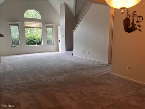 1235 Canyon View Rd, Sagamore Hills, OH 44067