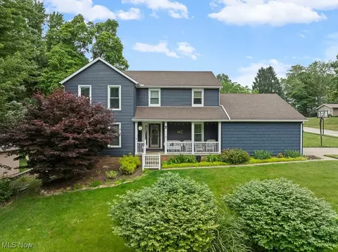 498 Park Ridge Dr, Munroe Falls, OH 44262