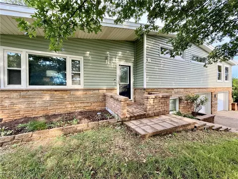 4908 Crestview Cir, Parkersburg, WV 26104
