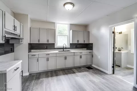 1017 Smith Ave SW, Canton, OH 44706 photo 2
