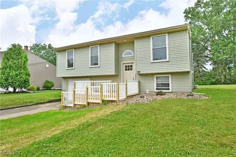 22 Camrose Dr, Niles, OH 44446