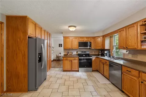 6985 Eastham Cir NW, Canton, OH 44708 photo 12