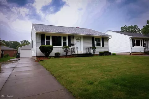 218 Hollywood Ave, Cuyahoga Falls, OH 44221