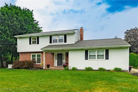 134 Willowbend Dr, Madison, OH 44057