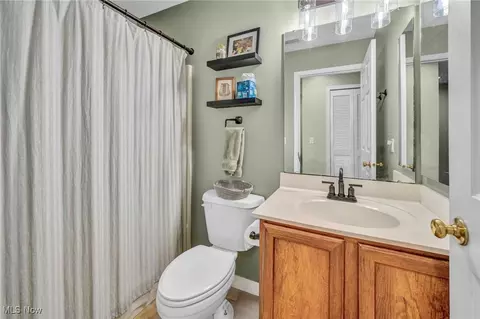 Bath - 103 Ledgestone Ct, Berea, OH 44017 photo 3 of 3
