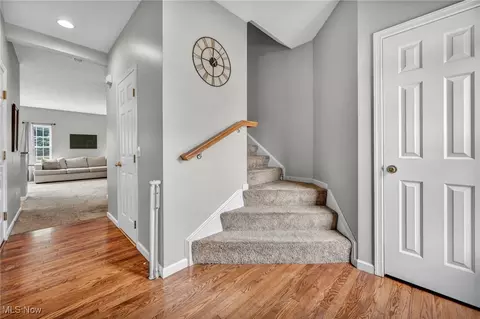 Entry Way - 103 Ledgestone Ct, Berea, OH 44017 photo 1 of 2