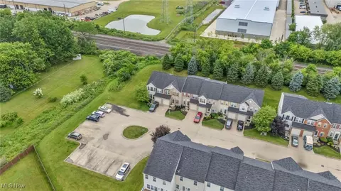 View/Area - 103 Ledgestone Ct, Berea, OH 44017 photo 3 of 6
