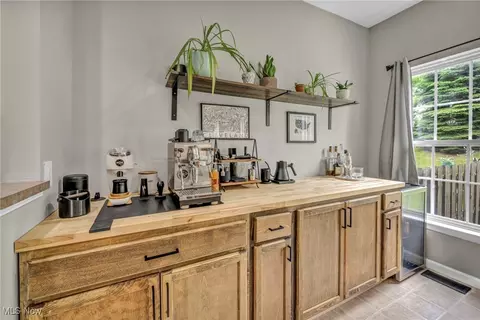 Kitchen - 103 Ledgestone Ct, Berea, OH 44017 photo 5 of 5