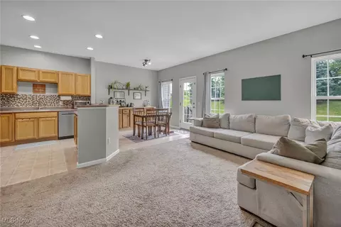 Living - 103 Ledgestone Ct, Berea, OH 44017 photo 1 of 2