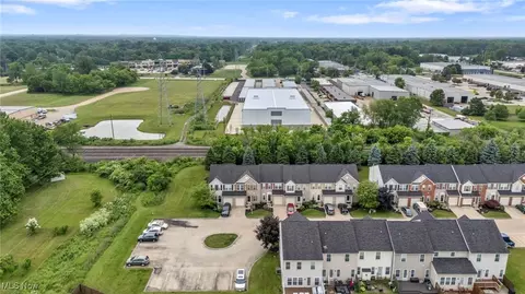 View/Area - 103 Ledgestone Ct, Berea, OH 44017 photo 2 of 6