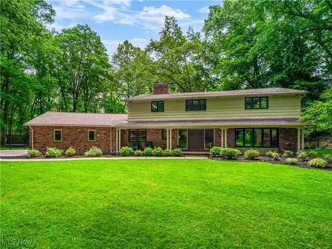 11012 Tanager Trl, Brecksville, OH 44141