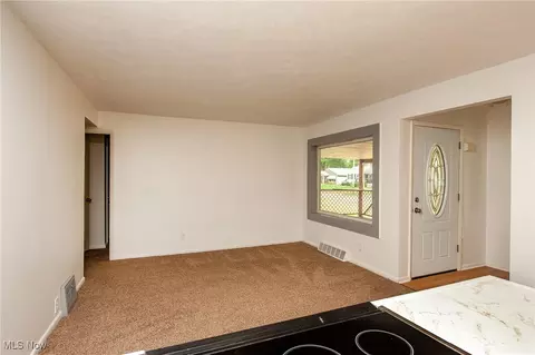 529 Cornell Ave, Elyria, OH 44035 photo 2