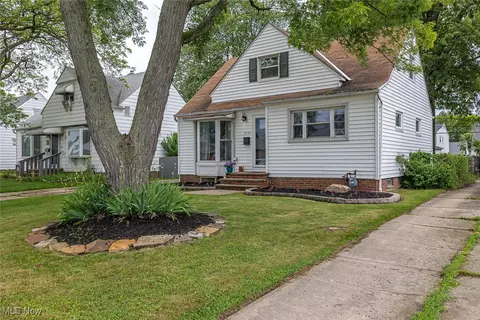 29123 Homewood Dr, Wickliffe, OH 44092