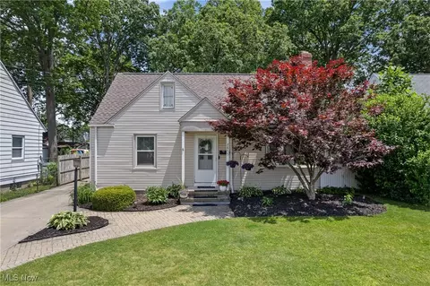 2875 8th St, Cuyahoga Falls, OH 44221