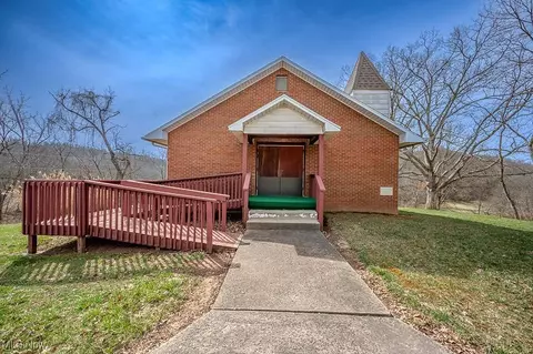 7970 Tuckers Creek Rd, Elizabeth, WV 26143