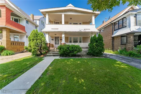2204 Lewis Dr, Lakewood, OH 44107
