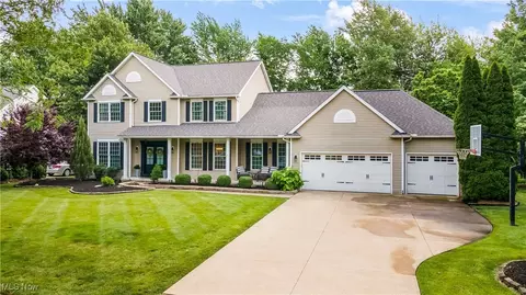 535 Parkside Dr, Avon Lake, OH 44012