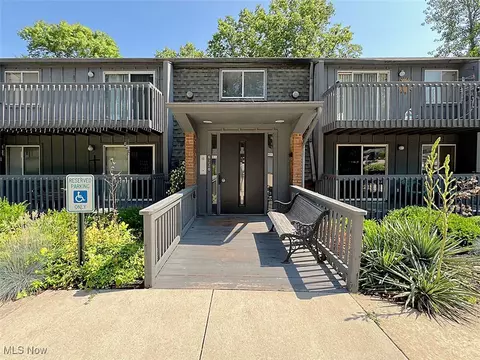 6220 Hidden Creek Dr #311, Lorain, OH 44053