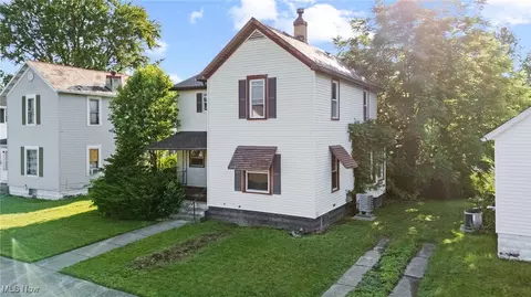 409 Kelly St NW, New Philadelphia, OH 44663
