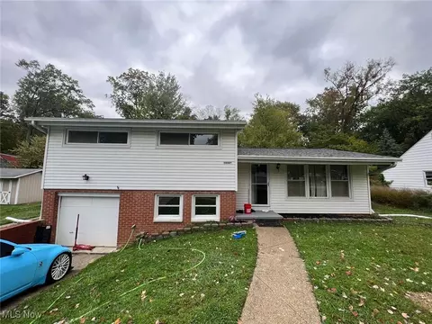 28842 Oring Rd, North Olmsted, OH 44070