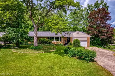 490 Parkside Dr, Akron, OH 44313